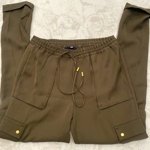 H&M drawstring cargo pants cuffed high waisted olive green size 4